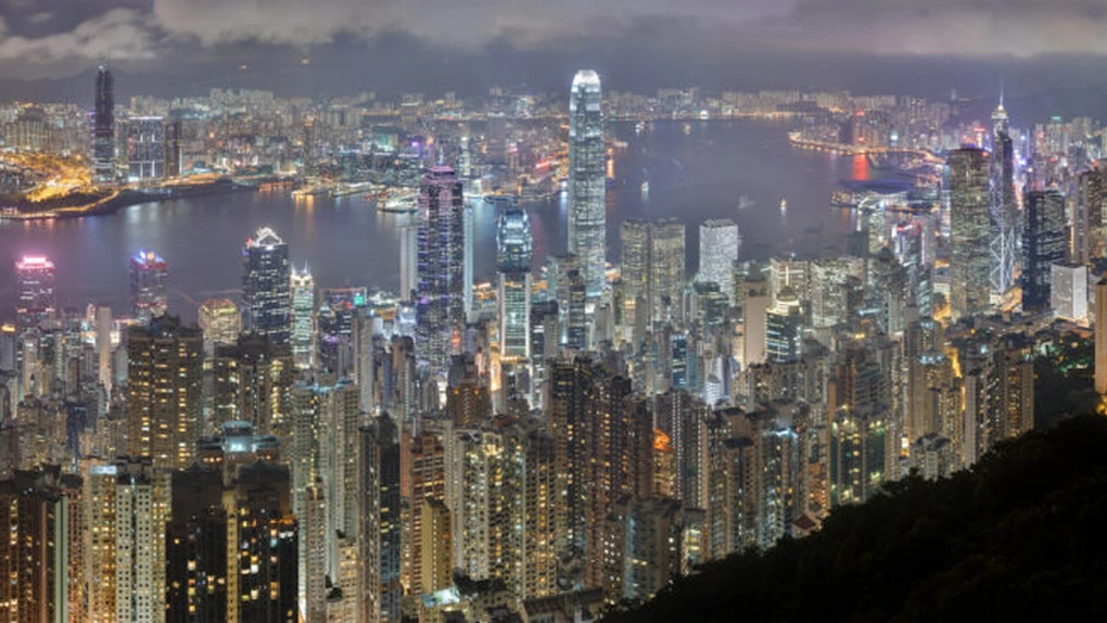 Bursa de la Hong Kong, în scădere după manifestaţiile militanţilor prodemocraţie