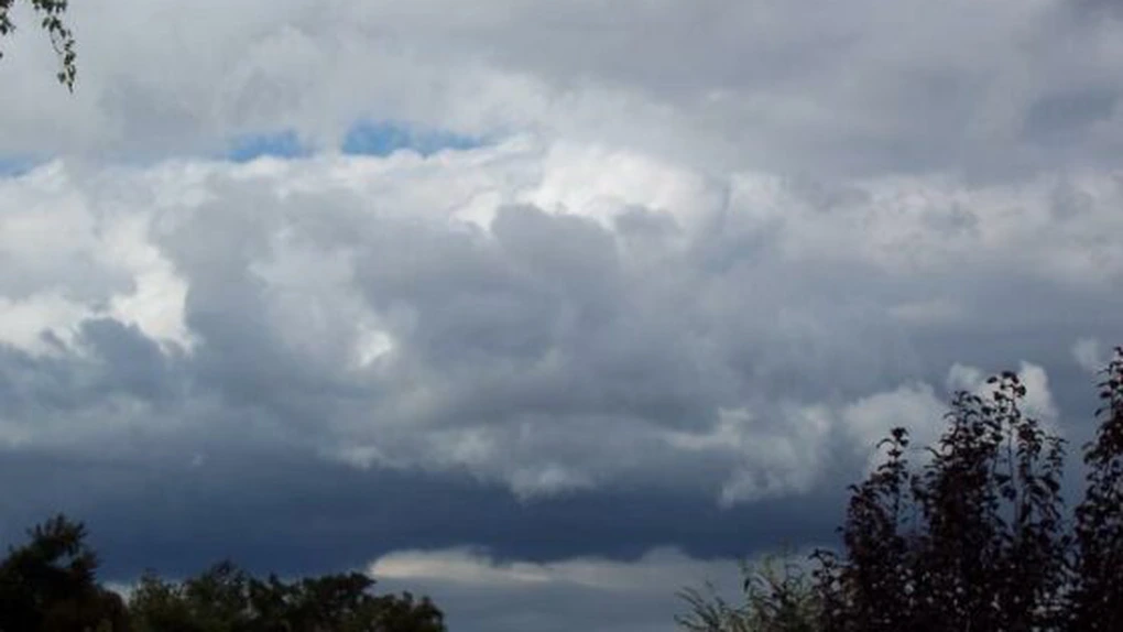 Informare meteo de instabilitate atmosferică pentru zilele de luni si marți