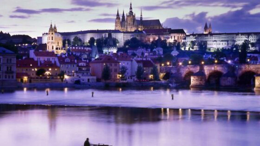 Banca Cehiei reduce rata dobânzii aproape de zero din cauza înrăutăţirii perspectivei economice