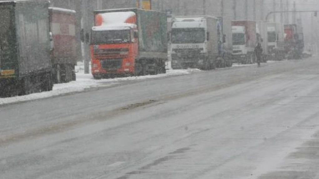 Transportatorii cer reluarea atribuirii traseelor şi ameninţă cu proteste