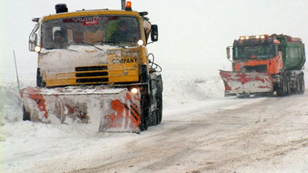 Oprescu cere operatorilor de deszăpezire să intensifice intervenţiile în Bucureşti, unde ninge