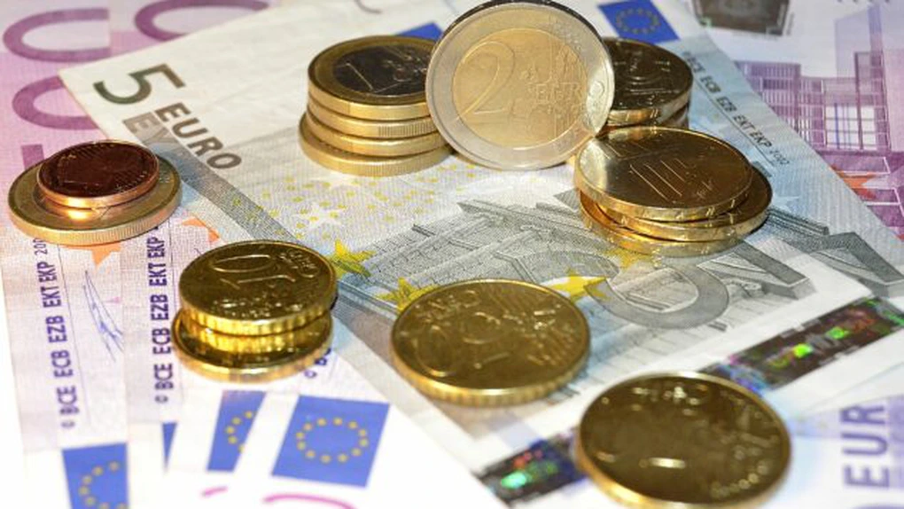 Euro sare de 4,37 lei