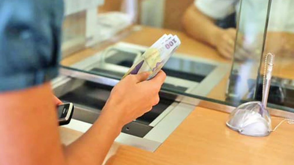 Pentru ce iau românii bani de la bănci