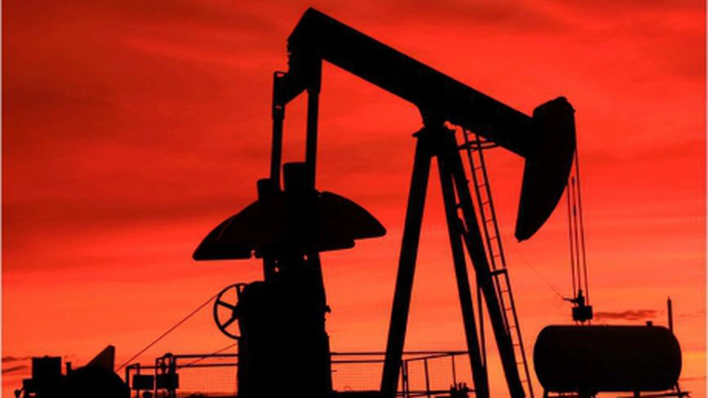 Preţul petrolului continuă să  scadă, după ce a închis săptămâna la minimul ultimelor 16 luni