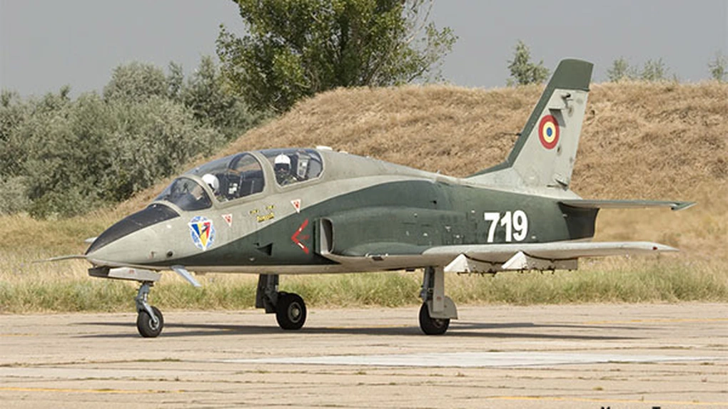 Avioane Craiova a semnat un contract cu MApN pentru repararea aeronavelor IAR 99 Şoim