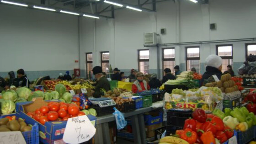 Guvernul face curăţenie în pieţe: vor fi vândute doar legume şi fructe româneşti, de producător