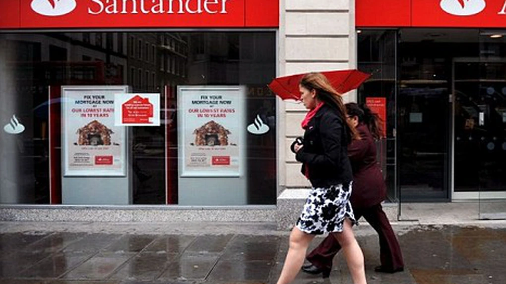 Banii fug din băncile spaniole. 200 mil. lire retraşi de la Santander UK într-o singură zi