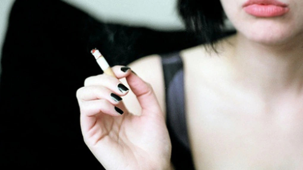 Iohannis a promulgat legea care interzice fumatul în spaţiile publice închise