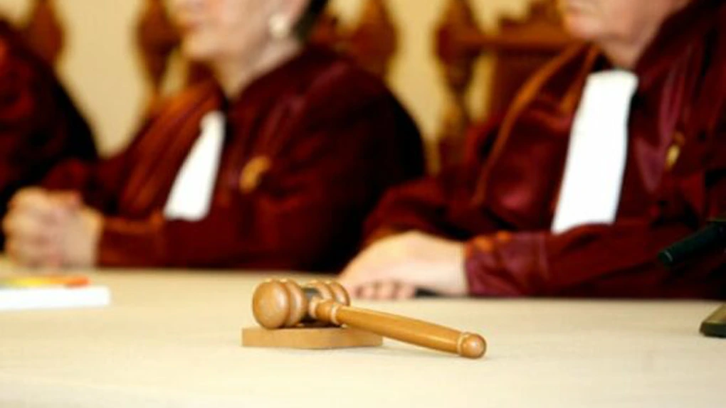 Curtea Constituţională respinge sesizările lui Blaga şi Anastase legate de revocarea din funcţii