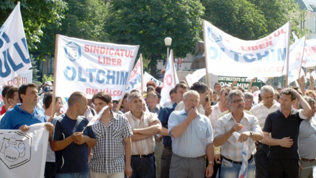 Angajaţii Oltchim protestează din nou. Aşteaptă un răspuns privind privatizarea