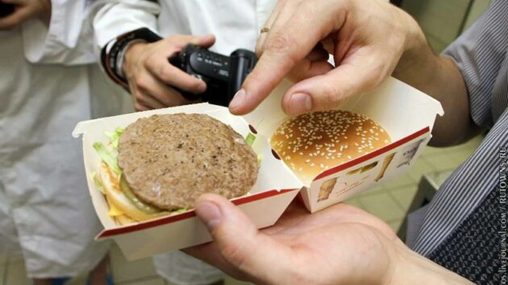 Cum sunt preparaţi hamburgerii de la McDonald's FOTO