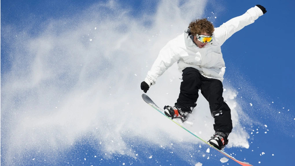 Tarom transportă gratuit echipamentul de schi şi snowboard. Vezi pe ce rute