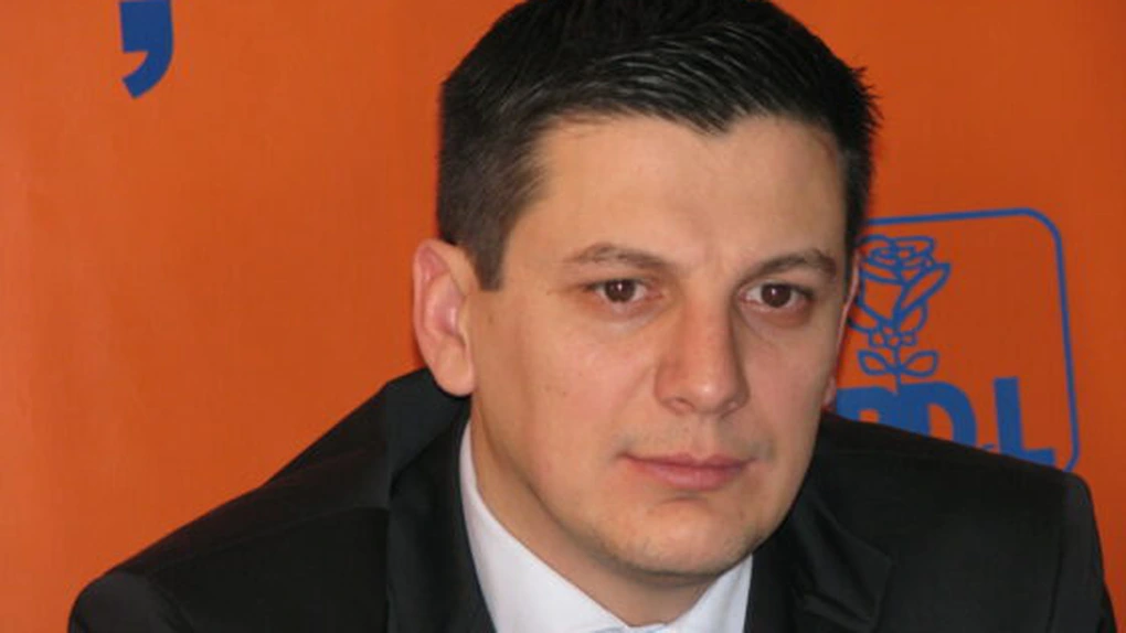 Deputatul PDL de Vrancea Alin Trăşculescu, reţinut după ce a fost prins luând mită