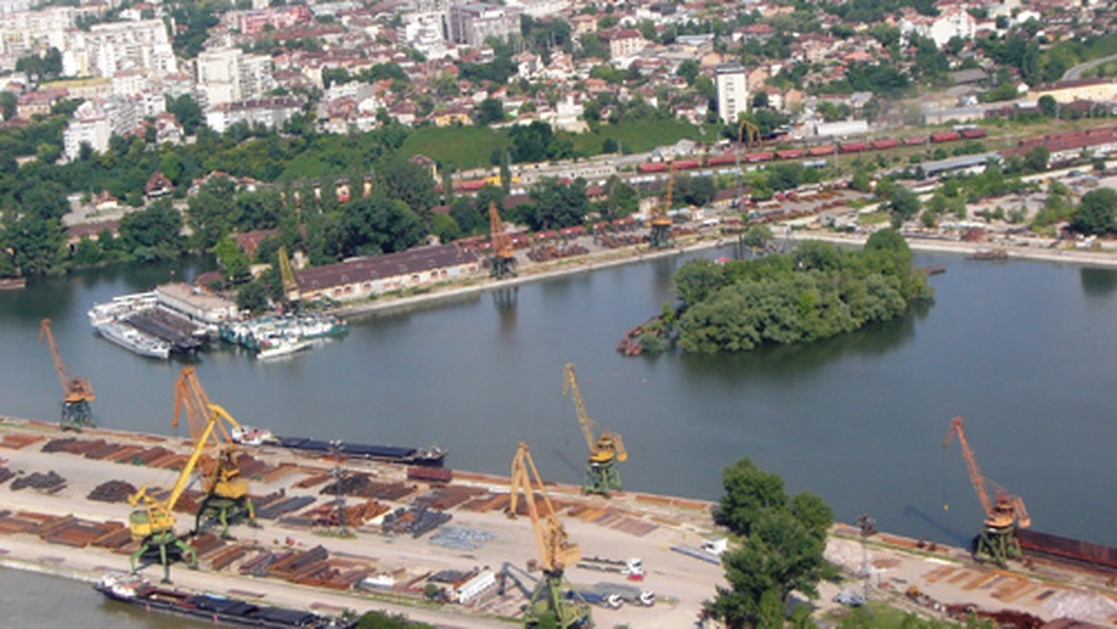 O navă cu 20 de tone de combustibil s-a scufundat în Dunăre, lângă portul bulgaresc Ruse