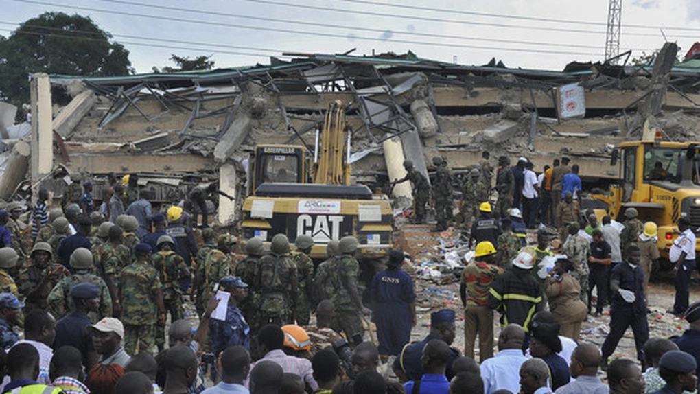 Prăbuşirea unui centru comercial la Accra: Trei morţi şi 22 de persoane salvate