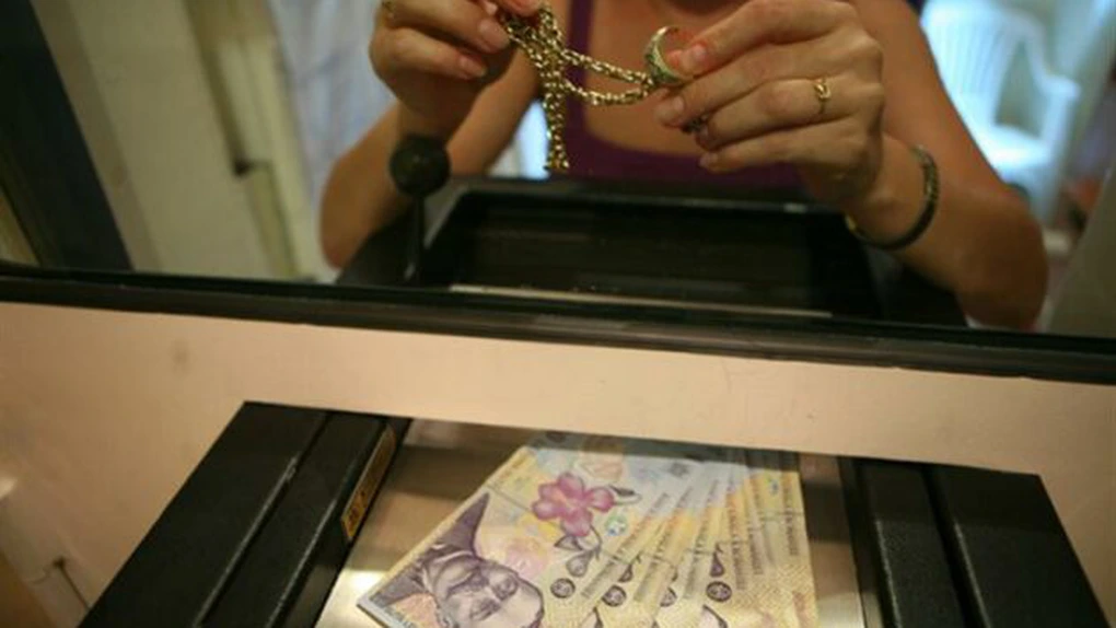 Românii lasă sute de kilograme de aur în casele de amanet. Cât costă creditele pe bijuterii