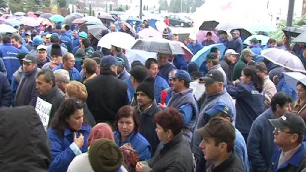 Protest şi la Oltchim Râmnicu Vâlcea. Salariaţii cer demisia lui Vosganian şi venirea lui Ponta