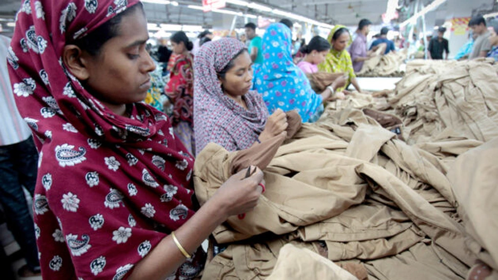 Manifestaţii ale muncitorilor în Bangladesh: Mii de oameni cer măriri salariale