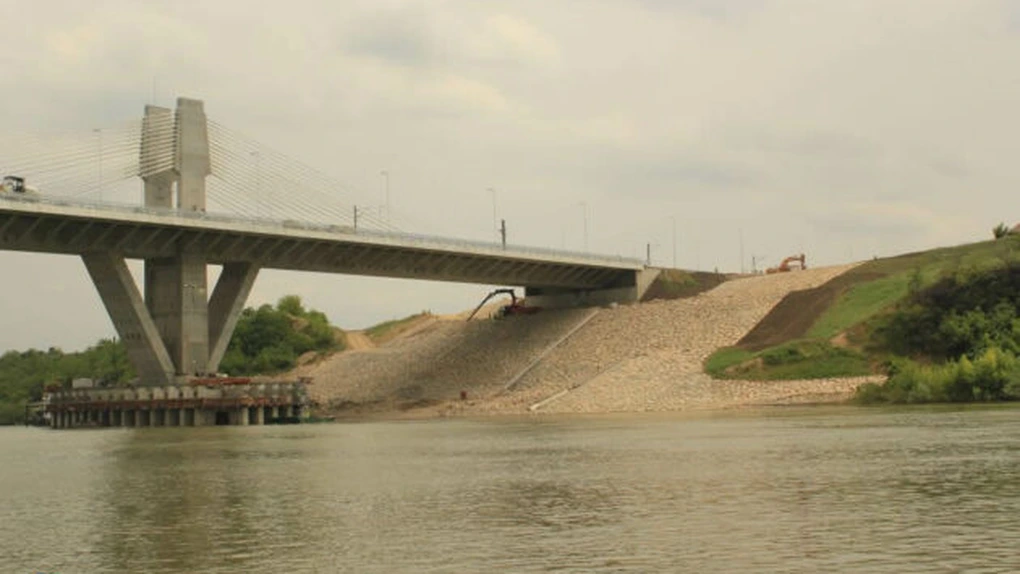 Podul Calafat-Vidin va fi inaugurat în 14 iunie. Taxa de tranzitare va fi de 6 euro