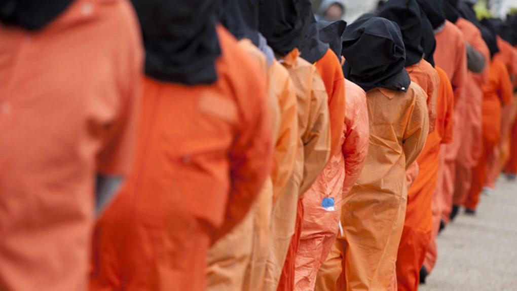 Amnesty International i-a cerut președintelui Biden să închidă pușcăria de la Guantanamo