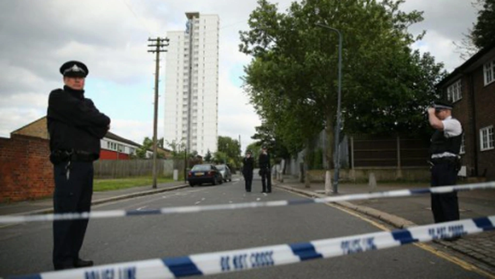 Trei noi arestări în cazul militarului ucis la Londra