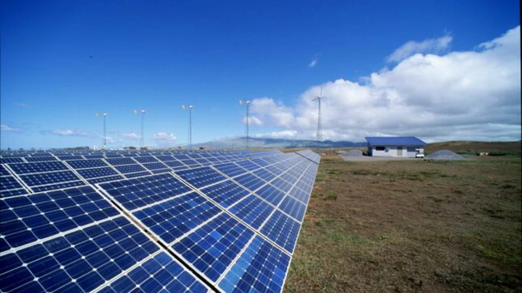 Două noi parcuri fotovoltaice vor fi realizate în 2016 în judeţul Vâlcea