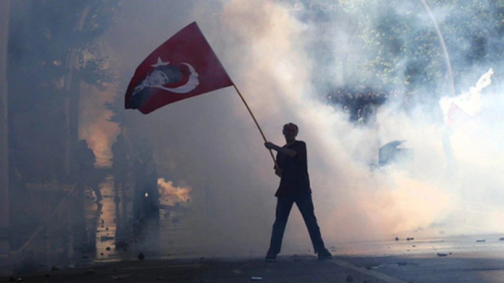 Un ziar turc a depus plângere împotriva CNN şi a lui Amanpour pentru relatări despre manifestaţii