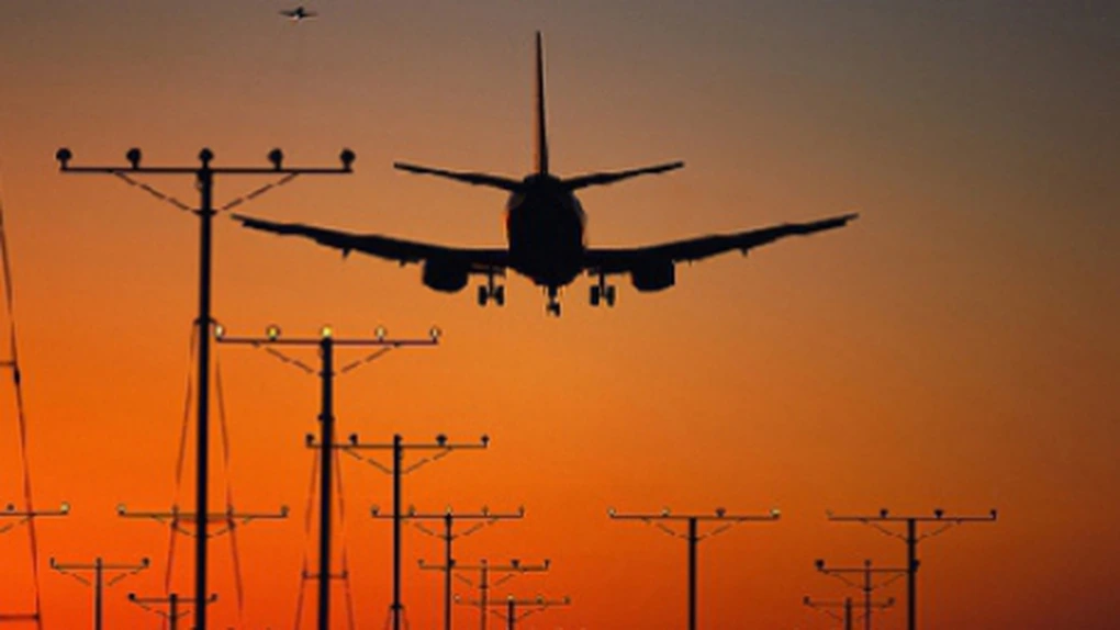 Guvernul lasă CN Aeroporturi Bucureşti să angajeze 35 persoane cu noi costuri de peste 1 milion euro