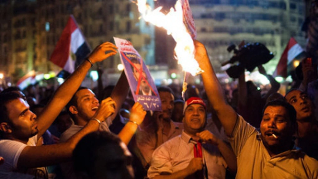 Armata egipteană a suspendat Constituţia şi va organiza alegeri generale anticipate