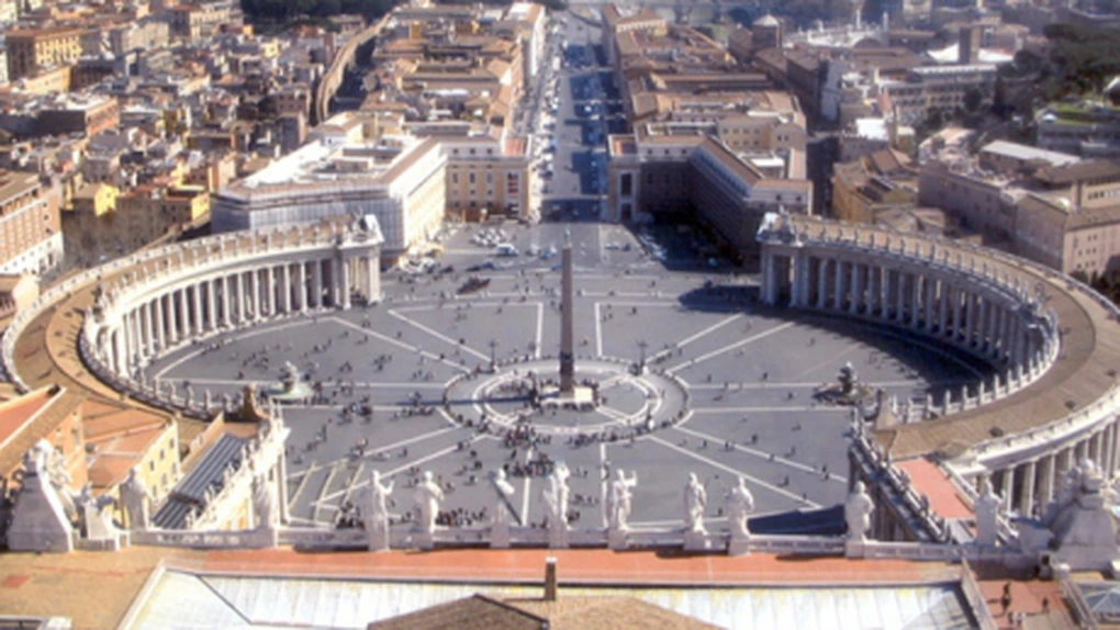 Un prelat de la Vatican, arestat pentru deturnare de fonduri, acuză cardinali de abuzuri financiare