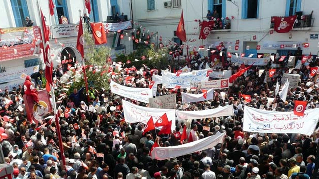 Tunisia: Mii de manifestanţi cer demisia guvernului
