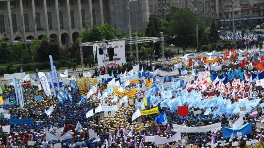 Peste 10.000 de sindicalişti din învăţământ protestează miercuri la Guvern şi Parlament