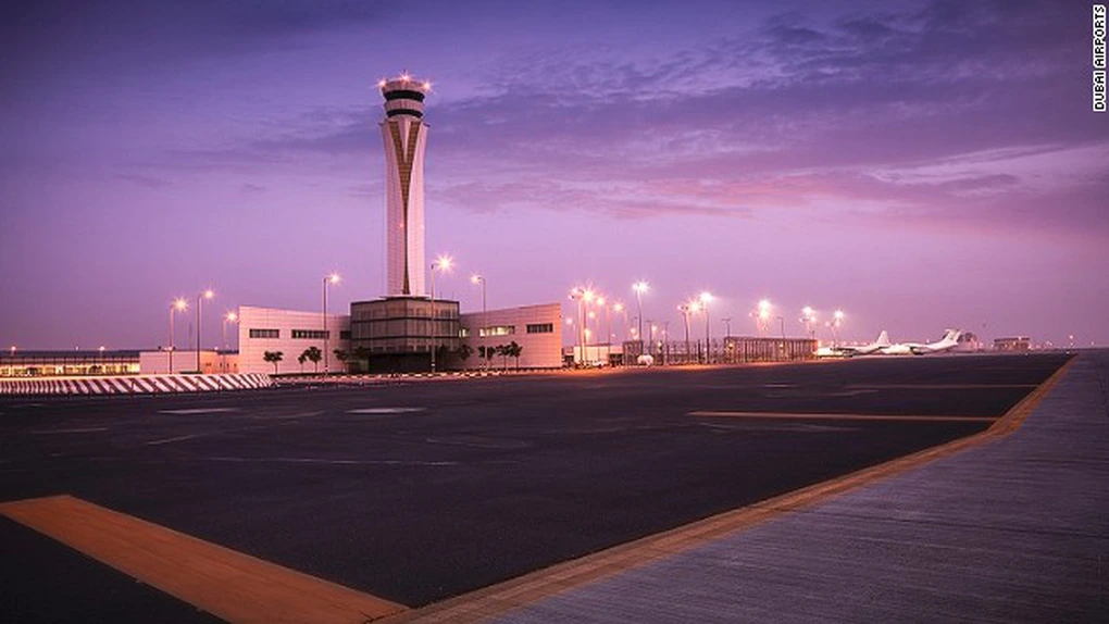 Aeroportul din Dubai a suspendat pentru scurt timp zborurile din cauza prezenţei unei drone