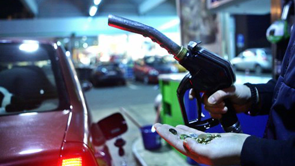 Accizele, cursul şi prețul ţiţeiului ar putea duce preţul benzinei la peste 6,5 lei/litru