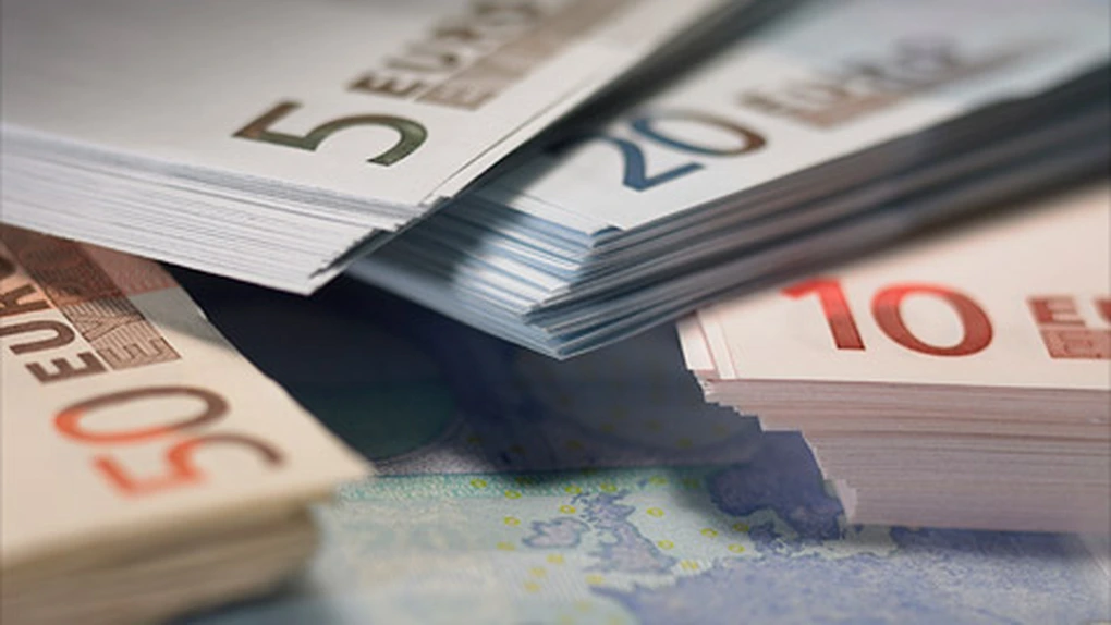 Cursul a scăzut uşor spre 4,44 lei/euro în a doua parte a şedinţei interbancare