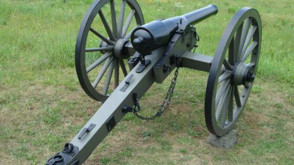 Un tun pe afet, găsit de poliţişti în curtea casei unui bărbat din Harghita