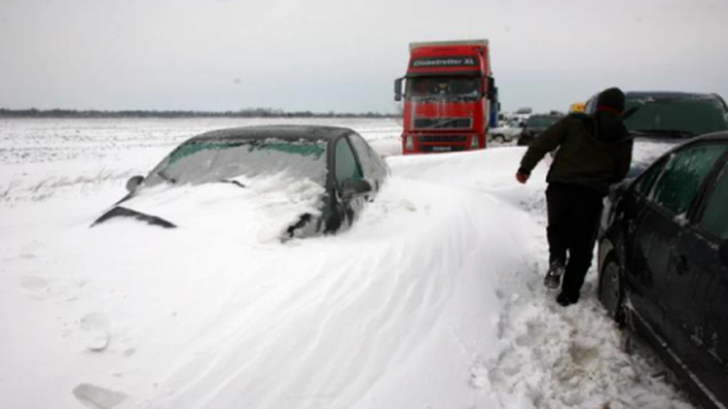 CNADNR: Transporatorii blocaţi fără rovignetă să facă dovada înzăpezirii, pentru a nu fi amendaţi