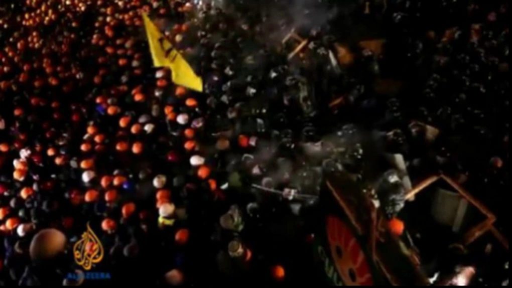 VIOLENŢE LA KIEV: Confruntări între manifestanţi şi forţele de ordine soldate cu 5 morţi şi 300 de răniţi