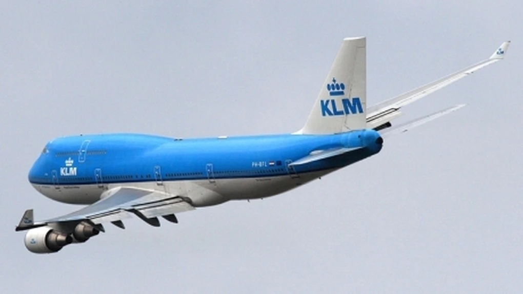 KLM introduce plata zborurilor prin Facebook şi Twitter