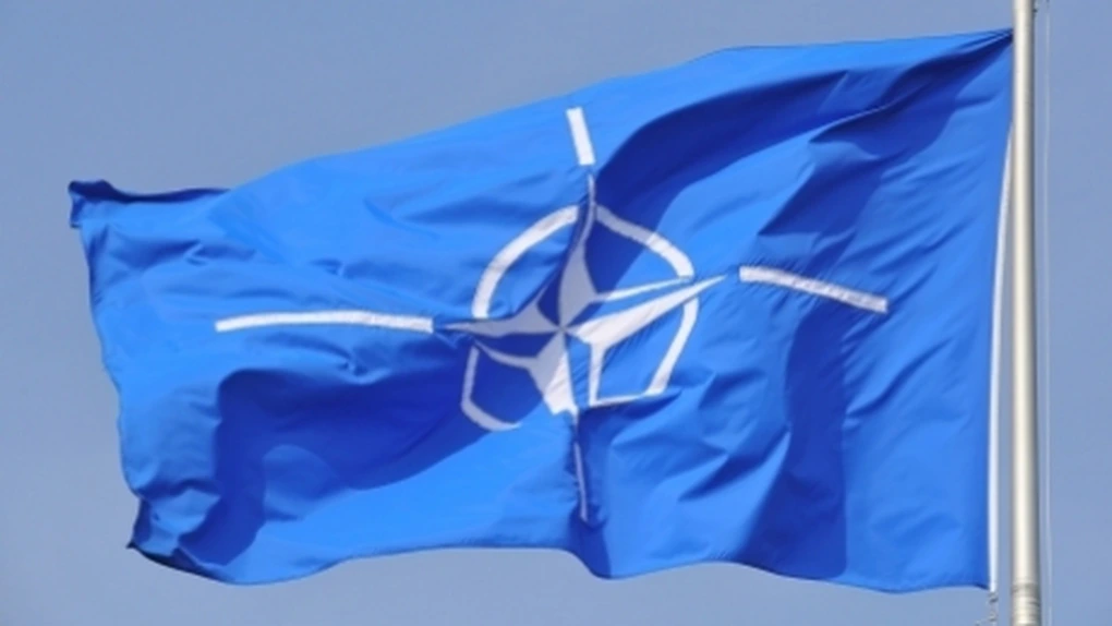 Oficialii NATO se reunesc la Bruxelles pentru a discuta consolidarea prezenţei în Europa de Est
