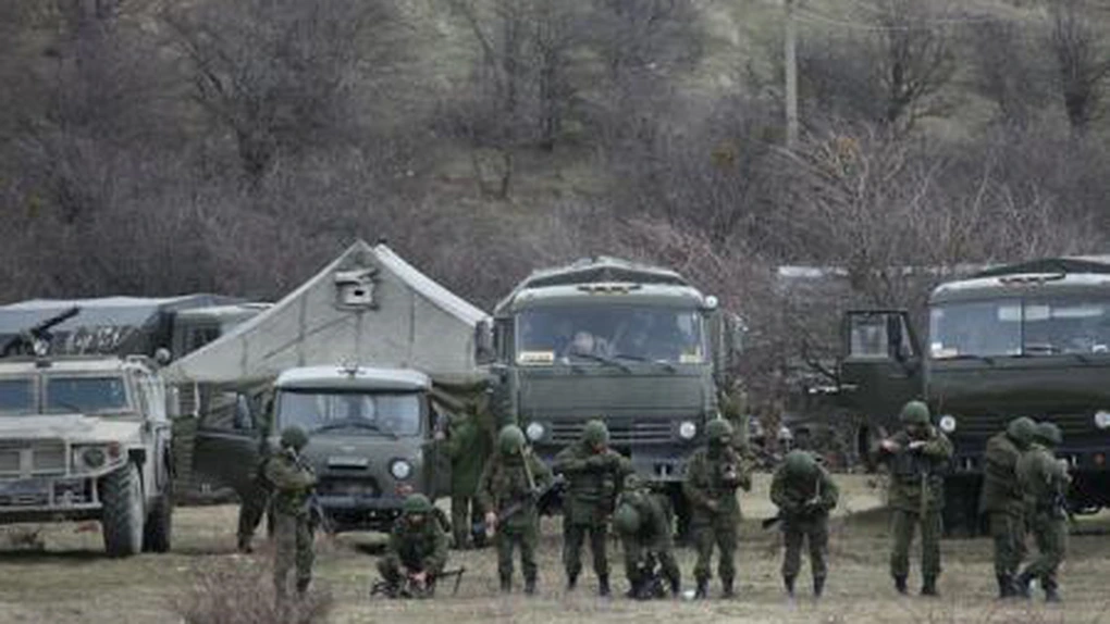 Ucraina a autorizat folosirea forţei în Crimeea. Ruşii au atacat o unitate militară ucraineană