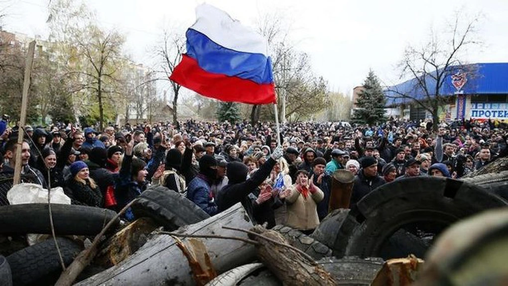 Ucraina: Manifestanții proruși din orașul Slaviansk continuă să ocupe clădiri oficiale