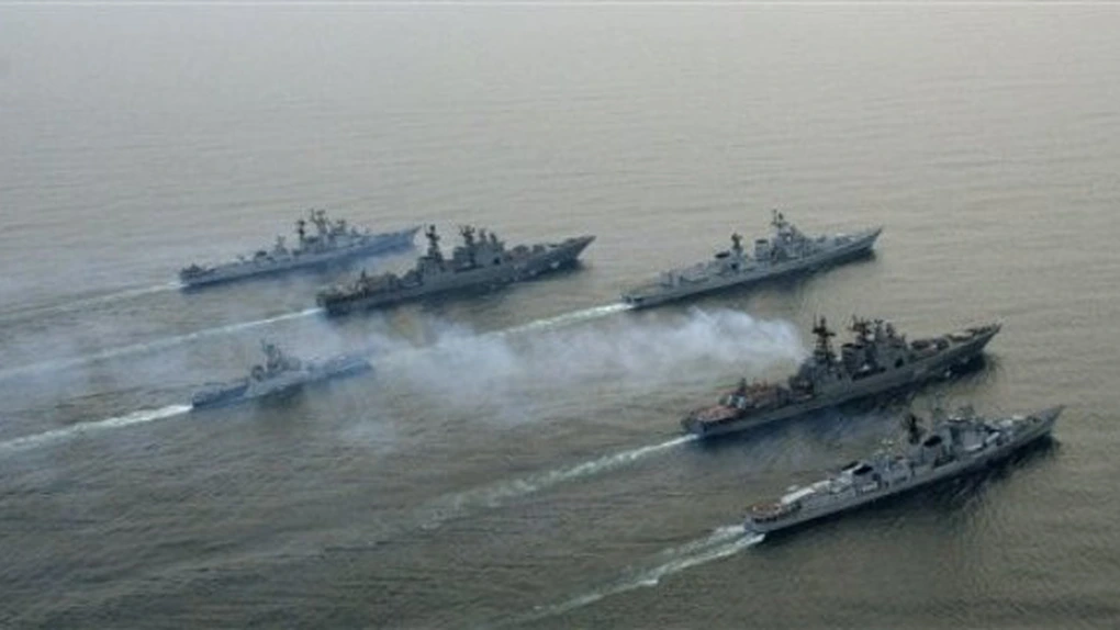 Un convoi de nave de război ruseşti traversează Canalul Mânecii şi se îndreaptă spre Atlantic