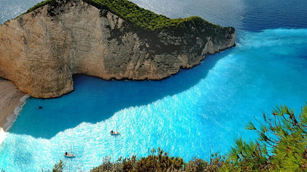 Blue Air vinde bilete de pe chartere spre Zakynthos, Corfu, Lefkada, Creta şi Antalya. Iată preţurile