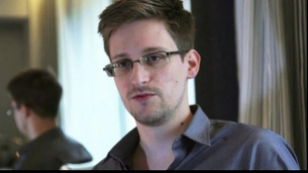 Avocatul rus al lui Snowden a vândut drepturile asupra cărţii sale regizorului Oliver Stone
