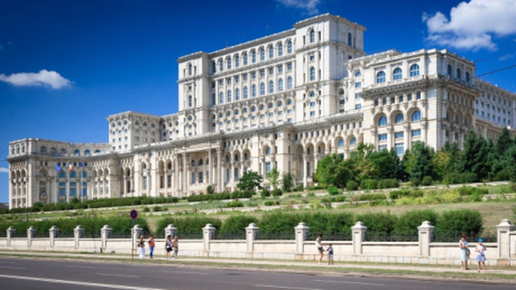 Deputații dau jumătate de milion de lei pe renovarea scării monumentale a Palatului Parlamentului