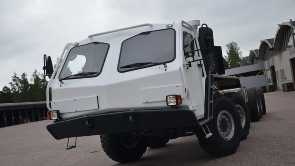 Upetrom 1 Mai a lansat pe piaţă un şasiu mobil pentru foraj, care ridică şi brazi de Crăciun