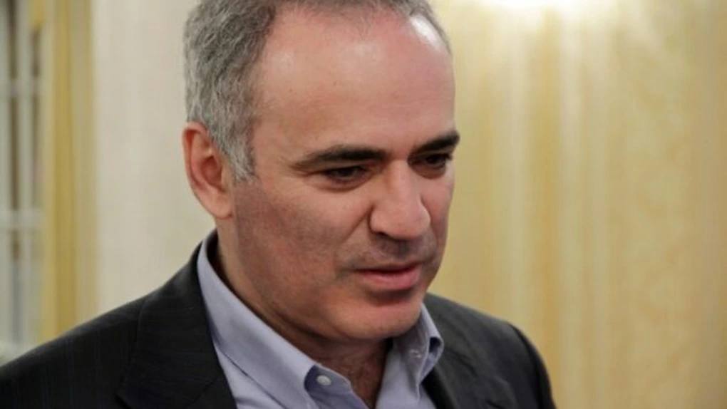 Kasparov: SUA şi UE 'pierd timp' în criza ucraineană