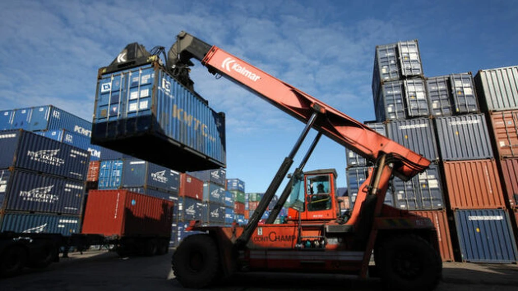 Exporturile au crescut cu 6,5% iar importurile cu 6% după 11 luni