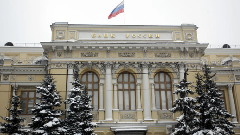 Rusia îşi finanţează băncile din banii de pensii, din cauza sancţiunilor internaţionale